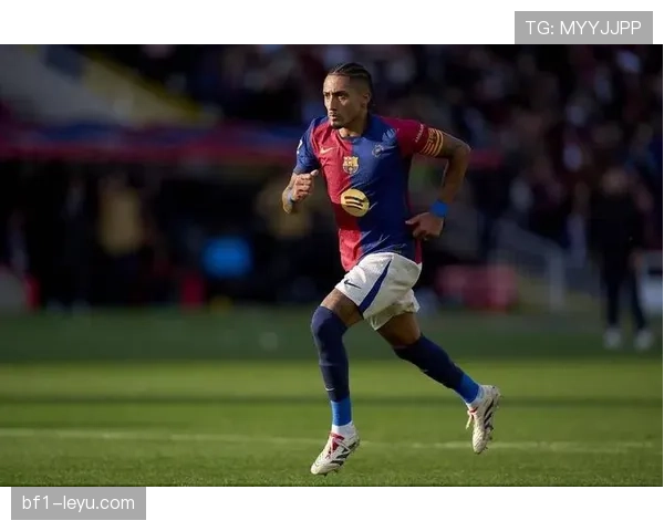 拉菲尼亚腿伤或致巴萨阵容调整，球队赛季前景蒙阴影