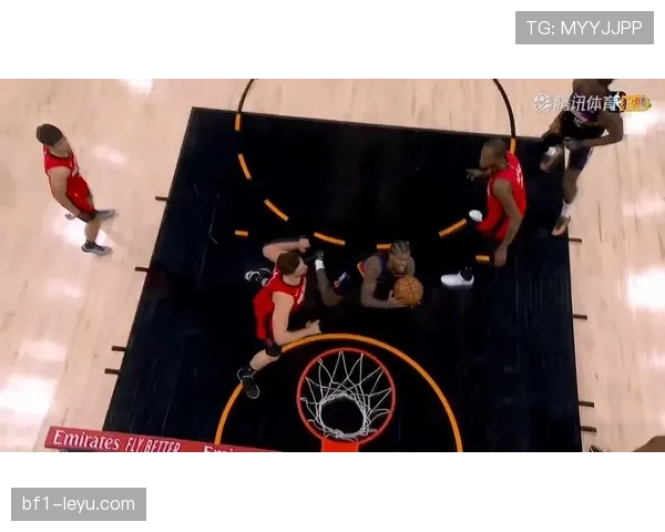 杰伦·格林突破造杀伤提升效率 拉开与队友得分差距