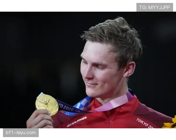 安赛龙家的冰箱里只放蛋白粉和冰块